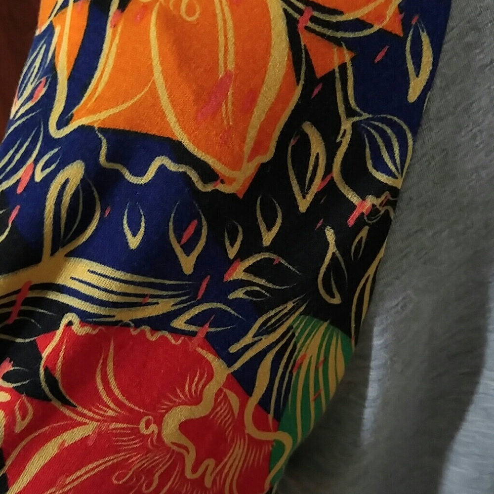 Lularoe Randy Raglan Gray Floral Tee Size L - Picture 4 of 7